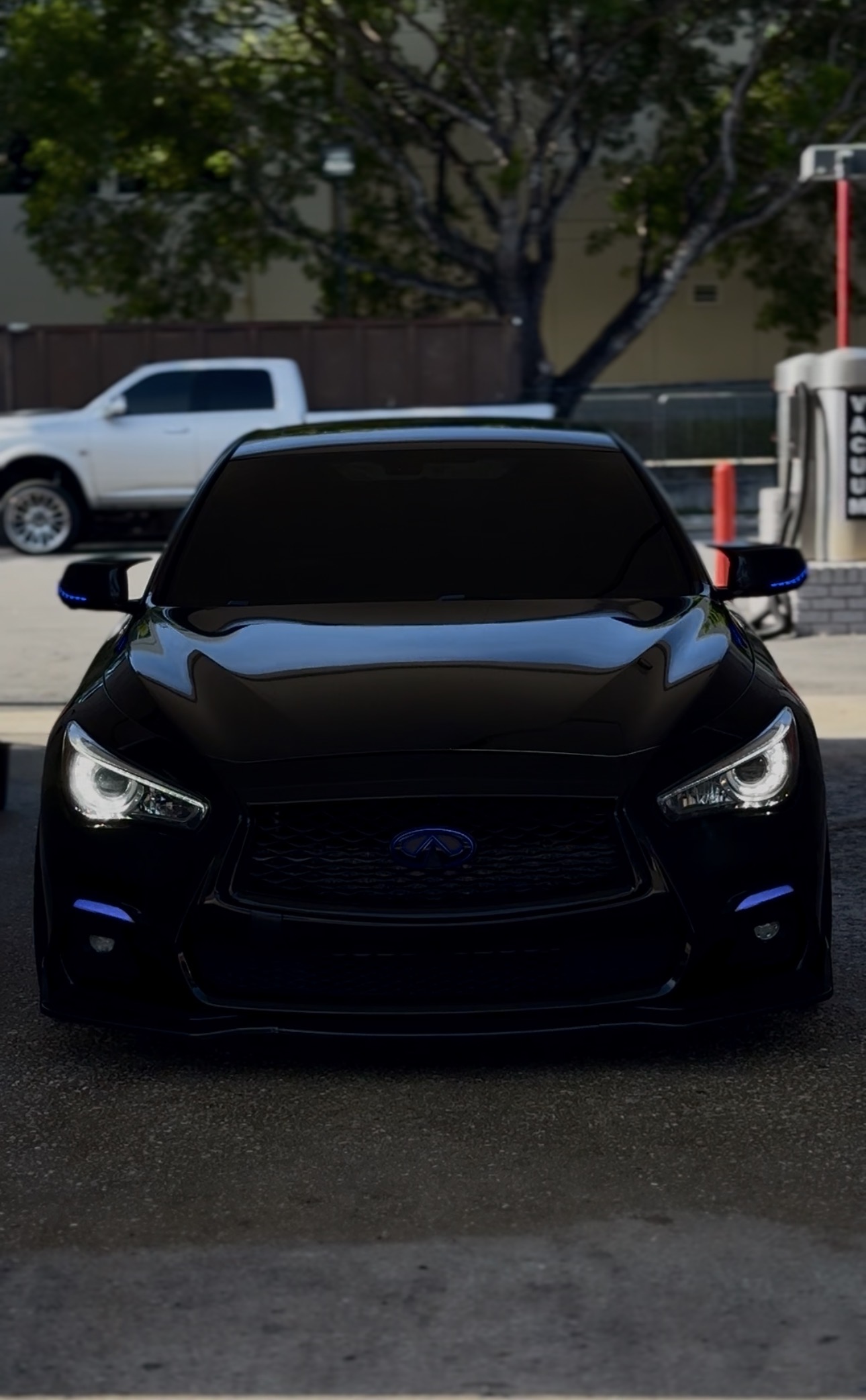 2014โ2017 Q50 RGB LED Car Emblem